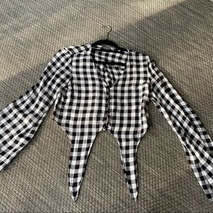 Plaid tie front cropped top, black and white